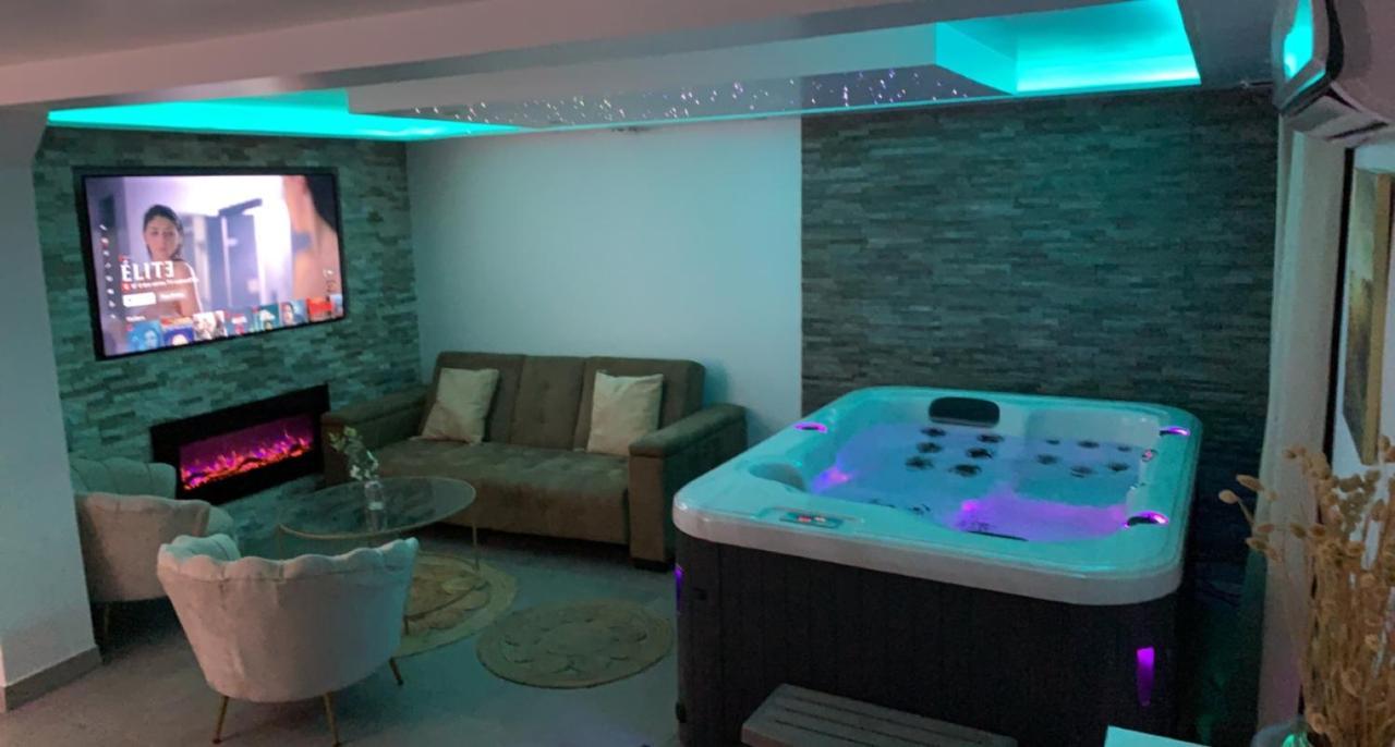 Sandspa Logement Avec Jacuzzi Orange  Luaran gambar